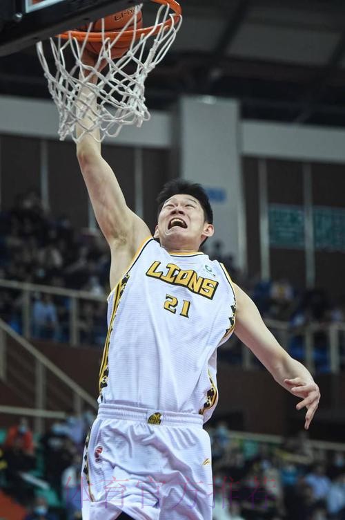 胡金秋全场出战14分钟，5中4得到9分2板1助攻